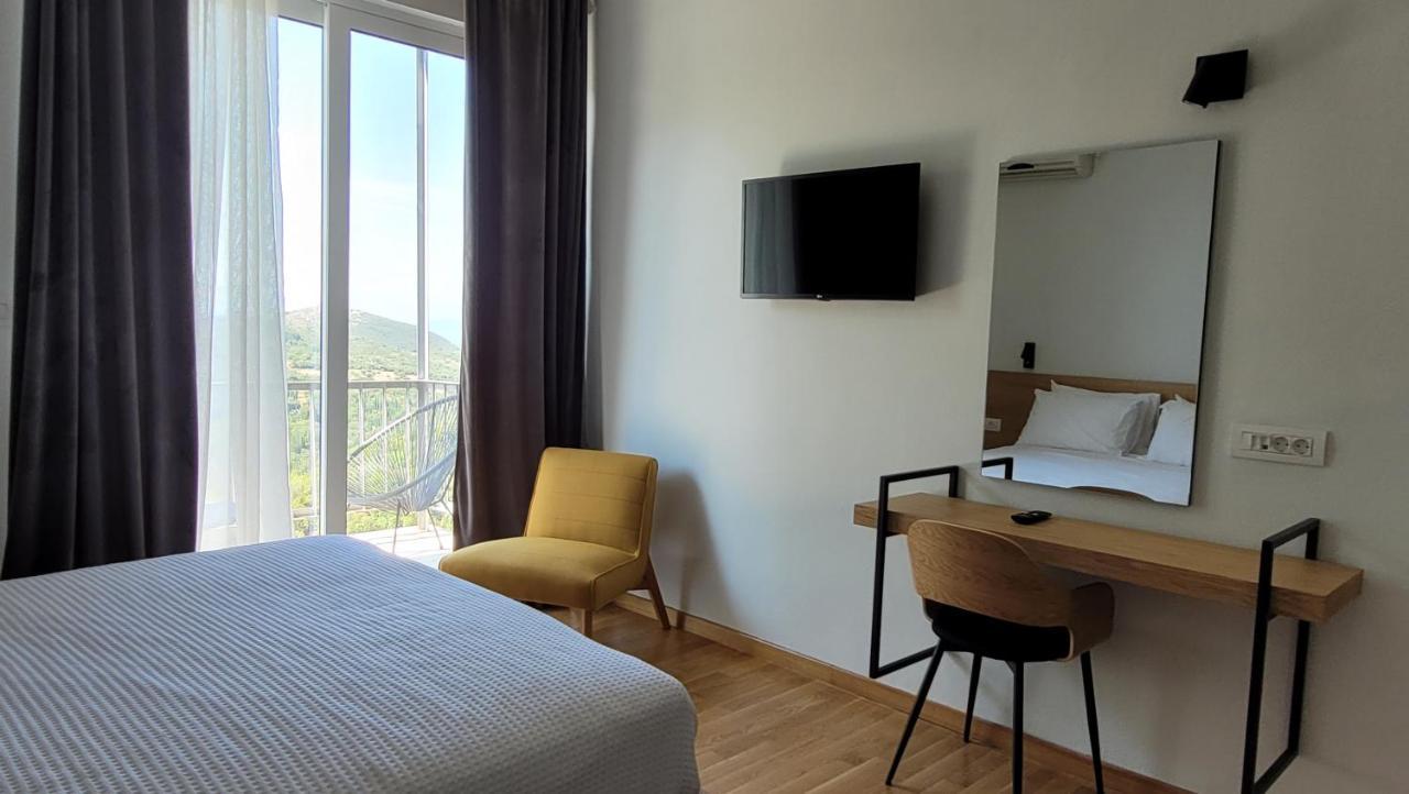 Theoxenia Hotel Andritsaina Bagian luar foto