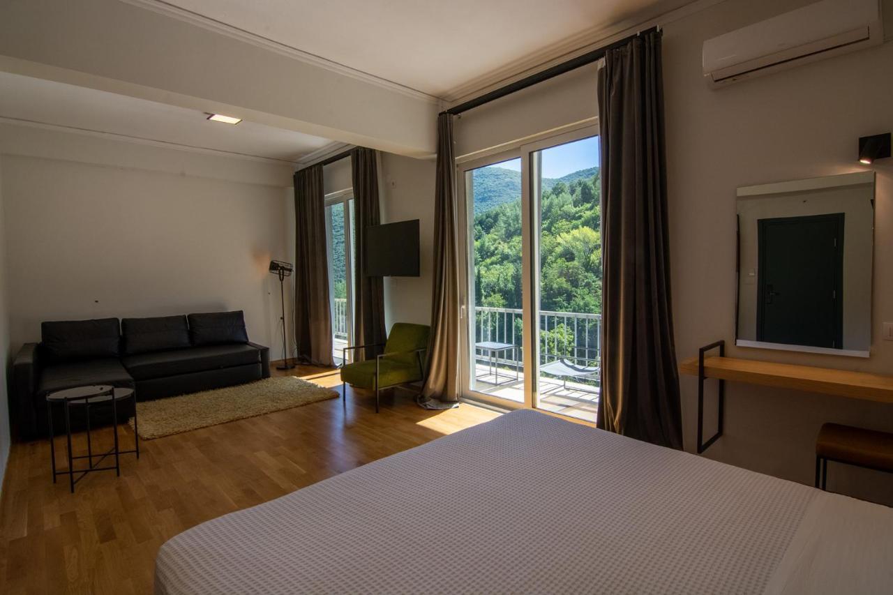 Theoxenia Hotel Andritsaina Bagian luar foto
